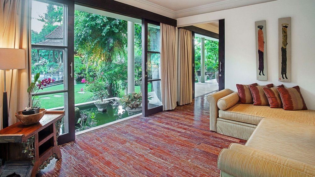 Villa Avalon Main House - Downstairs master bedroom private living area
